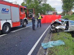 Tragiczny wypadek na DK22 w Chrząstowie. Dwie osoby zginęły w zderzeniu Opla z ciężarówką AKTUALIZACJA
