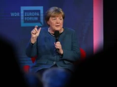 Europa powinna rozmawiać z Putinem? Merkel zabrała głos