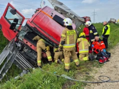 Poważny wypadek ciężarówek na DW 964. Droga całkowicie zablokowana, lądował śmigłowiec LPR