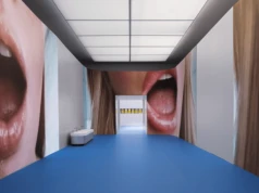 Bank spermy, Tik Tok i 208 plastikowych dzieci na 61. Biennale w Wenecji