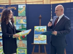 W Ćmielowie przypomnieli sylwetkę Krzysztofa Szydłowieckiego. Przy szkole stanęła kopia tablicy