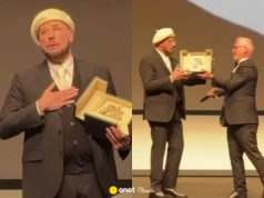 Łzy same napływały do oczu. John Travolta jeszcze nigdy nie dostał takiego wyróżnienia