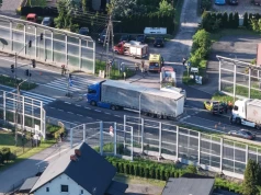 Wypadek na DK-1. Obława z użyciem drona i psa tropiącego za sprawcą zdarzenia