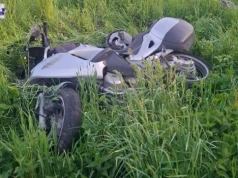Motocyklista wjechał do rowu na DW812. 41-latek trafił do szpitala