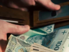 Jawor. Chcąc ratować córkę, starszy pan przekazał przestępcom 50 tys. zł