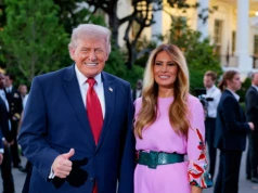 Letnia elegancja według Melanii Trump. Jedwabna maxi Valentino robi wrażenie