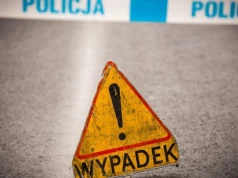 Zderzenie karetki z osobówką. Dwie osoby trafiły do szpitala