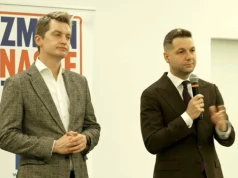 Uczniowie mieli iść na lekcję WOS, a trafili na spotkanie z Jakim. TAK się tłumaczy. „Może przyjść, kto chce”