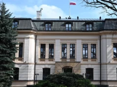 "Próba wejścia nieuprawnionych osób". TK reaguje na incydent przed swoją siedzibą