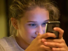 6 znaków, że twoje dziecko jest uzależnione od telefonu. Pierwsze objawy są niewinne