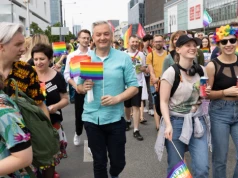 Zakaz adopcji przez homoseksualistów? Jest reakcja Biedronia