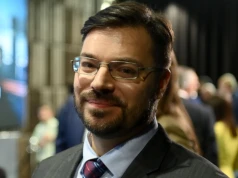 Dlaczego zamiast kilometrówek nie ma kart paliwowych dla posłów?