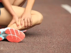 Bieganie, rower, piłka nożna – letnie urazy i skuteczna regeneracja