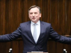 Ziobro wciąż z pozwoleniem na broń. Policja nie może doręczyć zawiadomienia