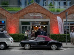 Volkswagen świętuje 50-lecie linii GTI. Premierowy Golf EDITION 50 i klasyki w Warszawie