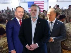 "Żyją na innej planecie". Zandberg uderza w prezydenta i premiera