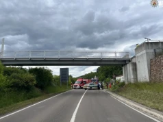 Groźny wypadek z udziałem ciężarówki. Pojazd przesunął… 40 metrowy wiadukt