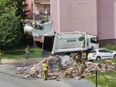 Pożar w Ciechanowie. W śmieciarce zapaliły się odpady