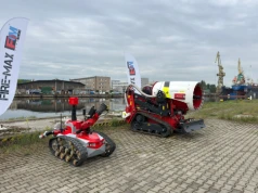 Roboty gaśnicze w akcji. Pokaz nowoczesnych maszyn w porcie w Szczecinie
