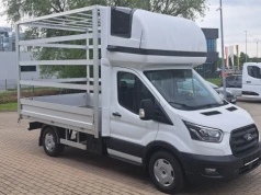 Pierwszy Ford Transit z „kurnikiem” na 2,5 tony: 6 europalet i 350 kg ładowności