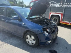 Uprzywilejowana karetka wjechała na czerwonym świetle. Doszło do zderzenia z dwoma pojazdami