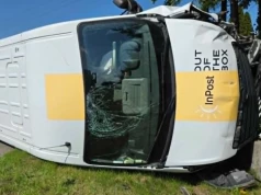 Wypadek w Ługach Wielkich - bus zderzył się z osobówką (zdjęcia)