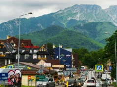 Nie morze i nie góry. Tak większość Polaków spędzi czerwcówkę. Sondaż dla „Wprost”