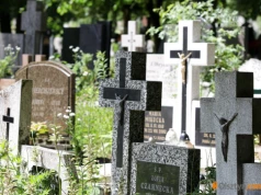 Minimalizm zamiast bogatych nagrobków. Więcej urn niż trumien na miejscowych nekropoliach