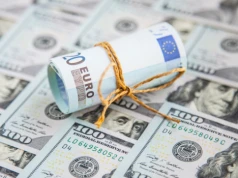 Złoty pozostaje pod wpływem doniesień z Iranu. Kurs euro idzie w bok