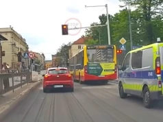 Policjanci ruszyli za nim na sygnale. Czy kierowca autobusu MPK złamał przepisy?