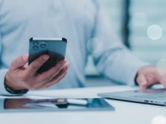 Polacy są zawsze online. Badanie Bitrix24 pokazuje, jak smartfon zmienia kulturę pracy