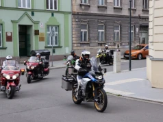 Polscy motocykliści zawitali do szkoły w Karwinie. Wspominali postać Henryka Flamego