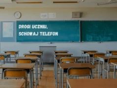 Zakaz smartfonów w szkołach. Prezes UODO jest na tak, ale ma uwagi