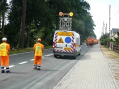Remonty na opolskich drogach. Przy trasach leżą tony odpadów!