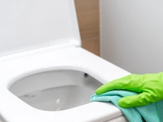 Wlej taką mieszankę do toalety. Wyczyści się sama w 15 minut