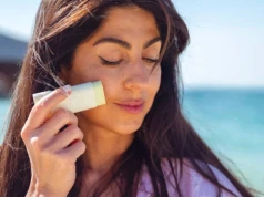 Ten nawilżający sztyft z SPF 50 to hit. Nie klei się, nie zostawia smug i nie ściera makijażu!