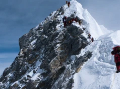 Wszedł na Mount Everest 32 razy. Teraz rekordzista apeluje w sprawie innych wspinaczy