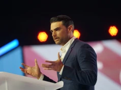 Walczący z transseksualistami magnat medialny. Kim jest Ben Shapiro?