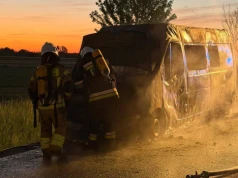 Poranny pożar busa na DK48 w Woli Blizockiej. Droga była zablokowana