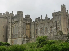 Historia zamku Arundel w Anglii. Twierdza Howardów i atrakcja West Sussex