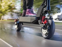 Niemcy. Policjanci nie mogli uwierzyć własnym oczom. Nastolatek jechał hulajnogą elektryczną 85 km/h