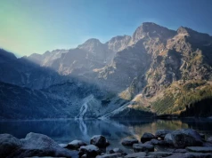 Wjechał samochodem pod Morskie Oko. Polacy wściekli po wybryku Ukraińca