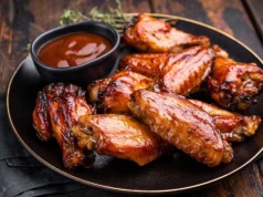 Chrupiący kurczak z sosem BBQ. Wygląda jak z fast foodu, a smakuje jeszcze lepiej