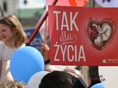 „Pokażmy, jak wielką wartością jest rodzina” – bp Włodarczyk zaprasza na Marsz dla Życia i Rodziny