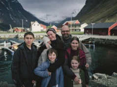 Cannes 2026: Złe wychowanie. Renate Reinsve w filmie „Fjord” wciela się w chrześcijankę, której instytucja państwowa zabiera dzieci