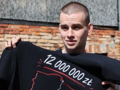 Fenomen Łatwoganga zaskakuje psychologię społeczną. Jedzie na rowerze z Zakopanego do Gdańska dla ośmioletniego Maksa