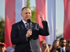 Służby wyważył drzwi w domu rodzinnym Nawrockiego. Reagują premier i szef MSWiA