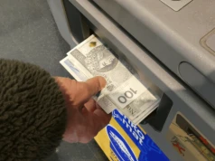 Wpłacasz gotówkę? Od tej kwoty bank musi zgłosić to do skarbówki. Sprawdź limity