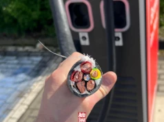 Ukradł dwa kable od ładowarek do aut elektrycznych. Nie opłaciło mu się. Sąd wydał wyrok