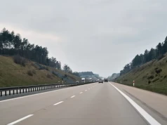 Czołowe zderzenie na autostradzie A1. Kierowca spłonął w swoim pojeździe